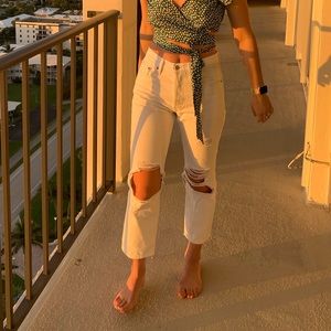 White Levis 501 with knee rips